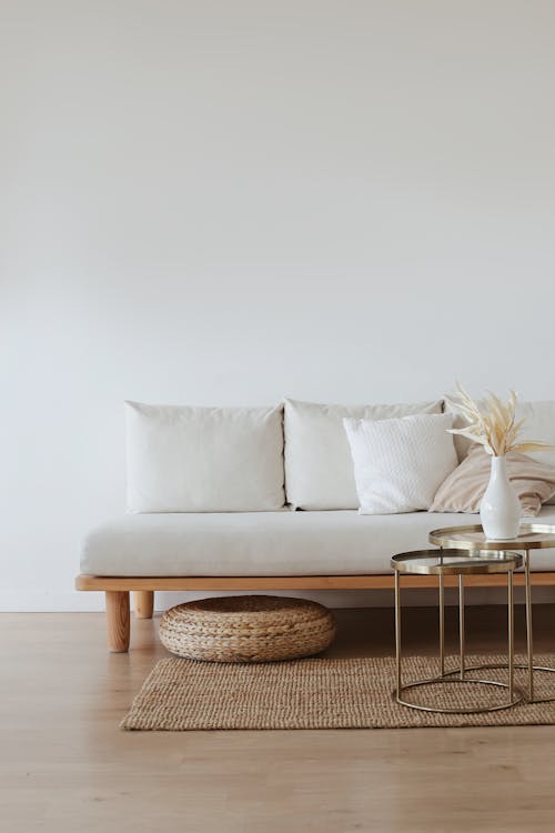 Essential Shopping Guide for a Minimalist Living Room
