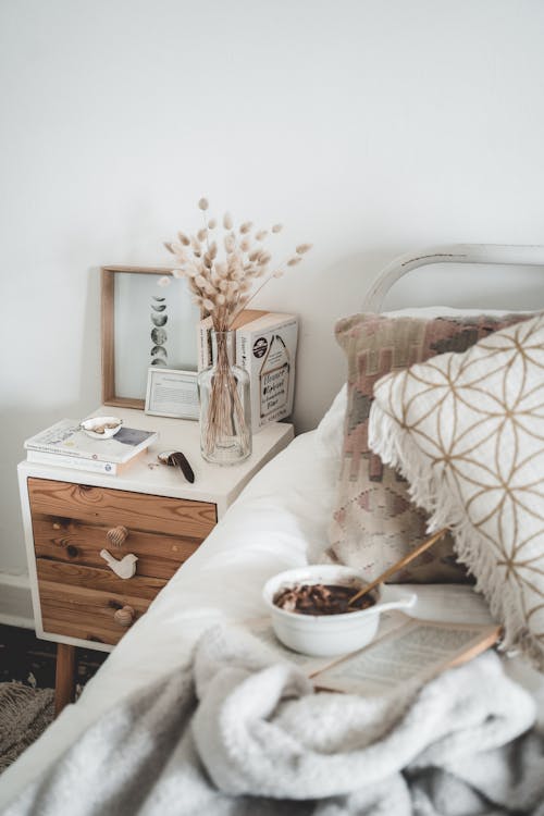 Minimalist Living Room Ideas: Create a Calm & Peaceful Home