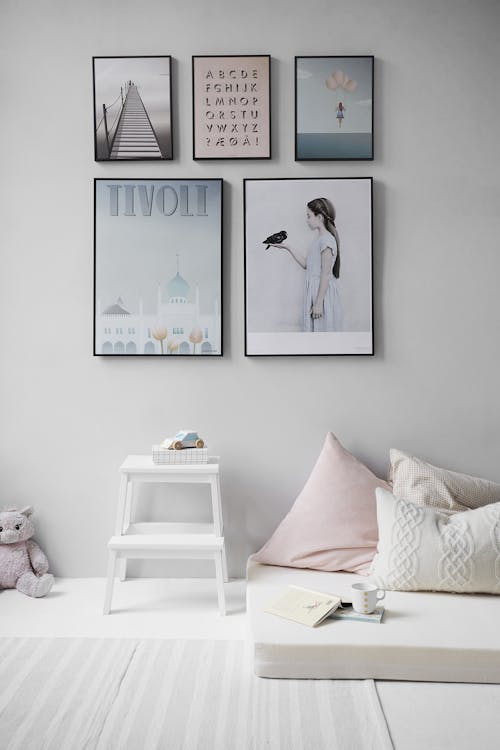 How to Design a Minimalist Living Room for Small Spaces