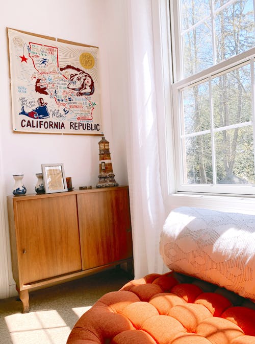 How to Create a Serene Minimalist Living Room