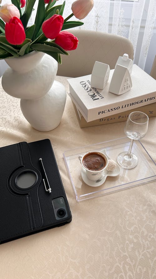 Effortless Seasonal Decor Tips for Minimalist Living Rooms