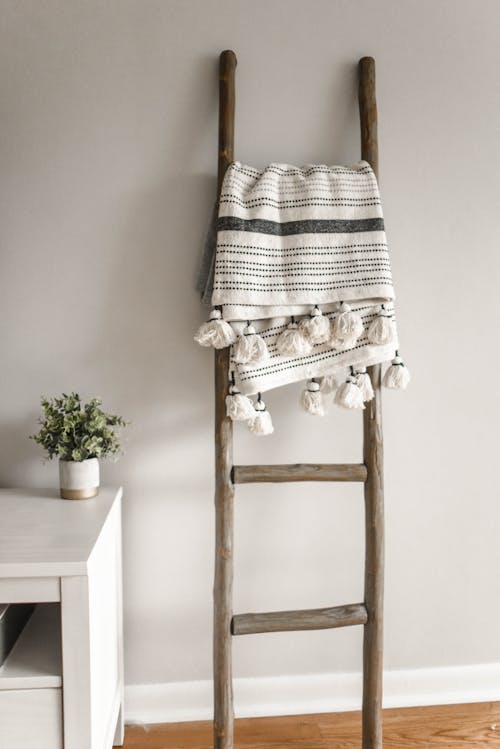 The Essential Shopping Guide for Your Minimalist Living Room