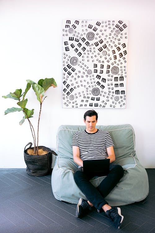 The Ultimate Shopping Guide for a Minimalist Living Room