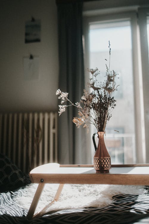 How to Create a Minimalist Living Room in a Small Space