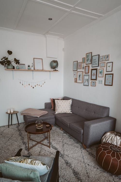 Effortless Seasonal Decor for Minimalist Living Rooms