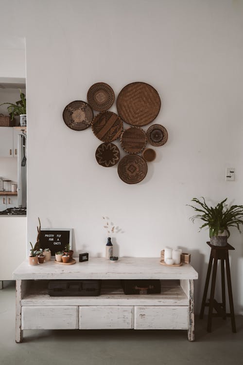 Seasonal Decor Ideas for Minimalist Living Rooms