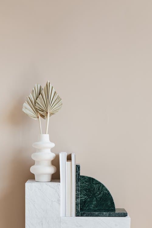 How to Create Your Serene Minimalist Living Room: Step-by-Step Guide